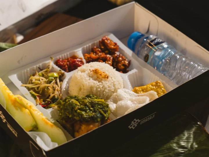 Nasi Ayam Cabai Hijau — Saji Box Premium