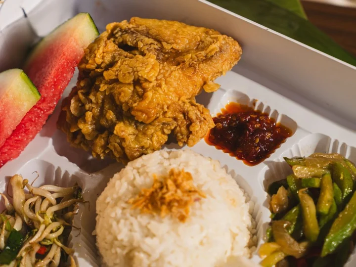 Nasi Ayam Geprek — Saji Box Premium