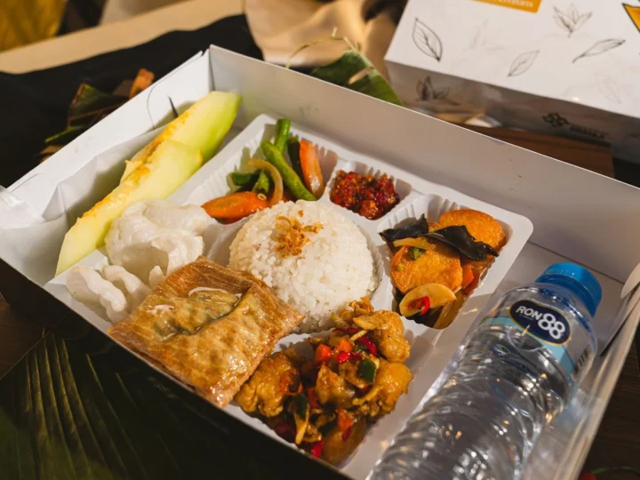 Nasi Ayam Lada Garam — Saji Box Premium