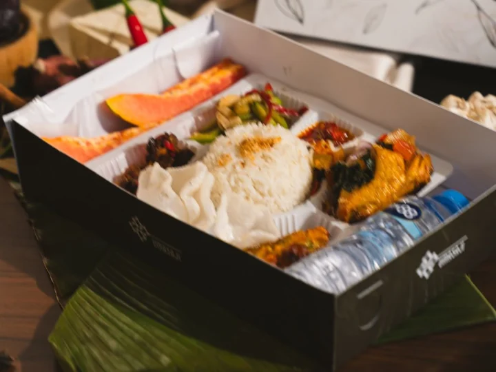 Nasi Ayam Manado — Saji Box Premium