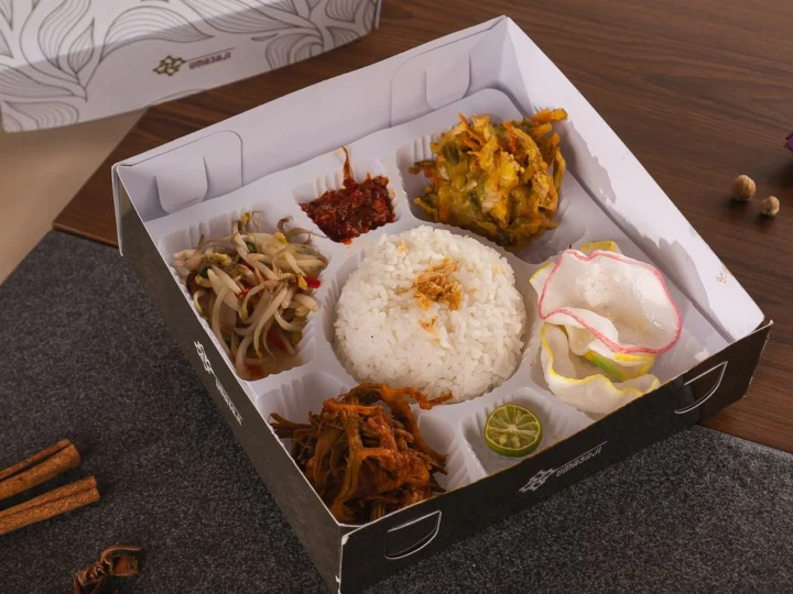 Nasi Ayam Suwir — Saji Box Reguler