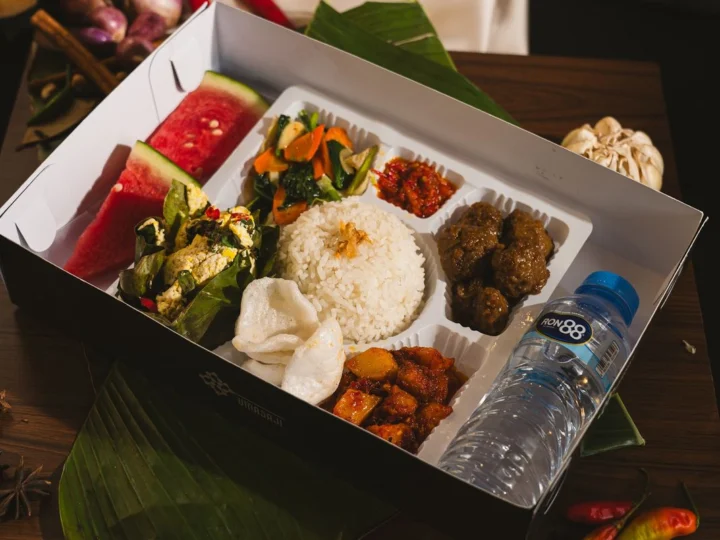 Nasi Bola Daging — Saji Box Premium