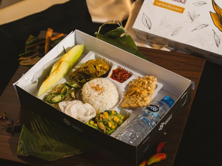 Nasi Opor Ayam — Saji Box Premium