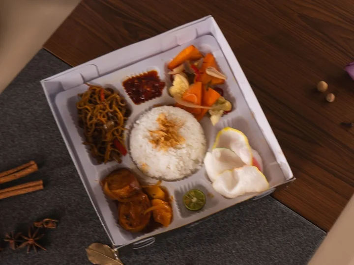 Nasi Rolade Ayam — Saji Box Reguler