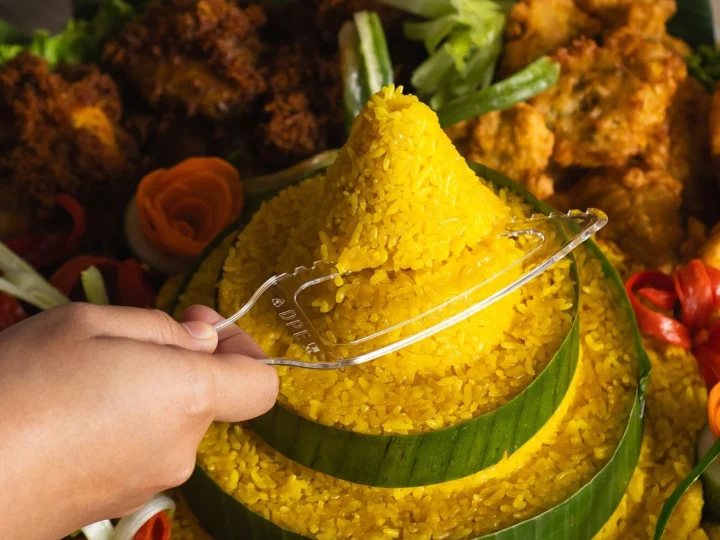 Potong tumpeng syukuran Umasaji