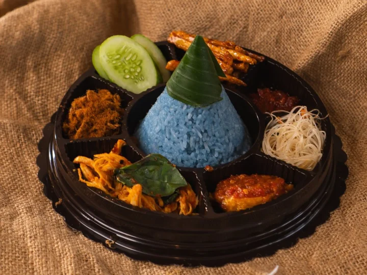 Tumpeng Mini Biru — Saji Tumpeng