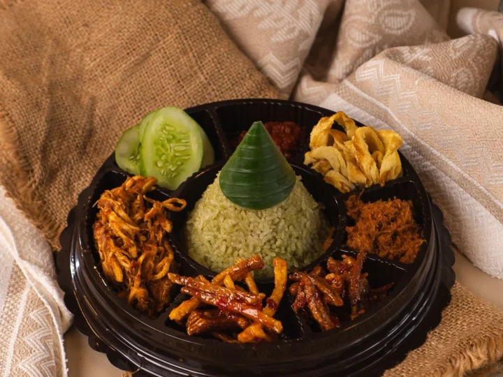 Tumpeng Mini Hijau — Saji Tumpeng