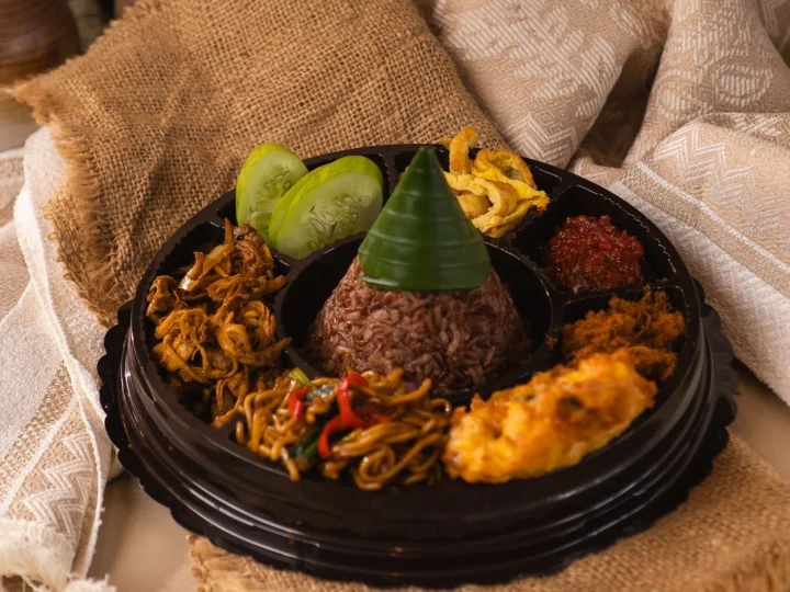 Tumpeng Mini Merah — Saji Tumpeng